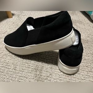 Vince Warren Platform Slip-On Sneaker